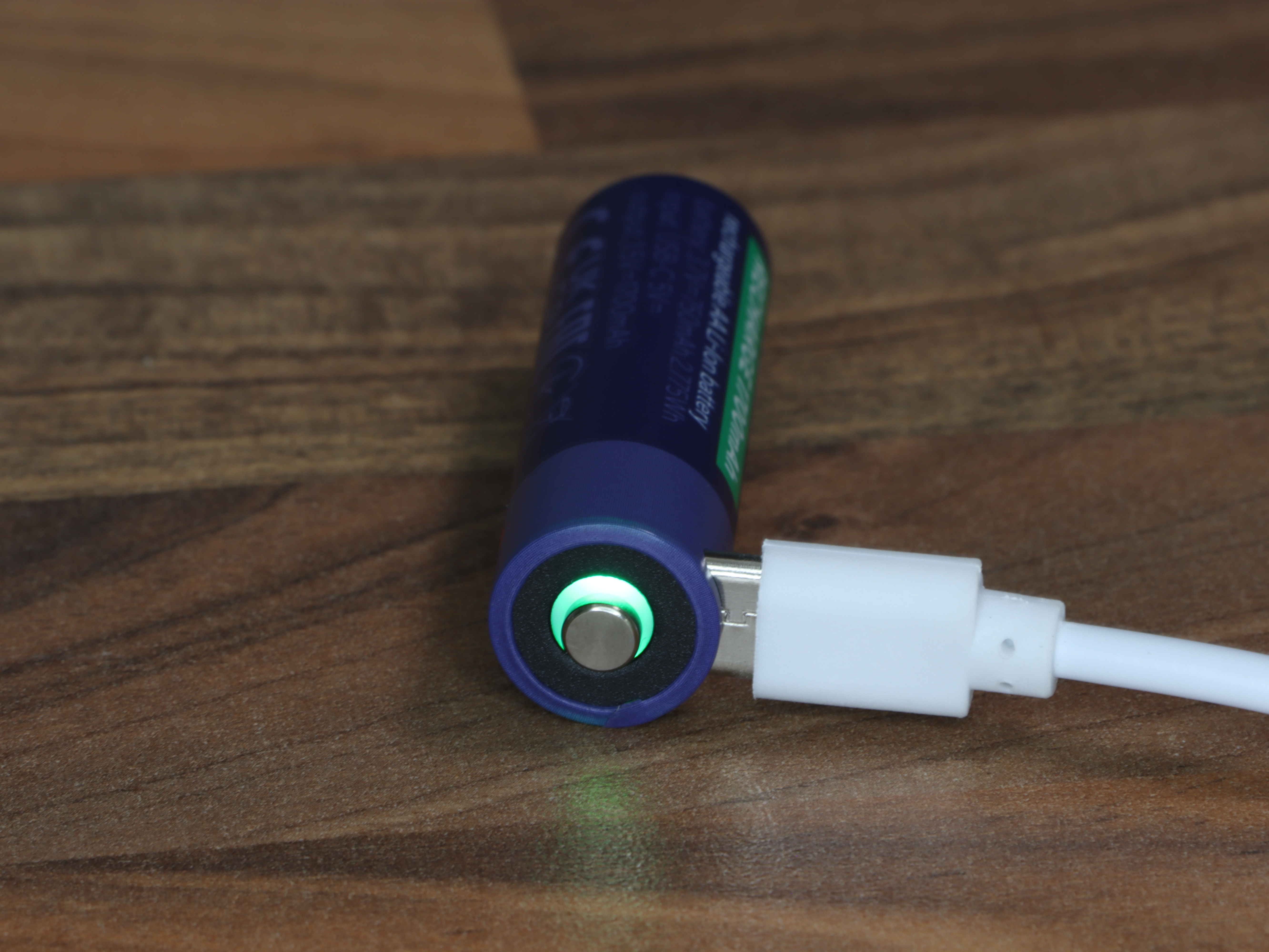 4-pak Trusts genopladelige opladning batterier USB-C miljø 800 hurtig rechargeable.JPG
